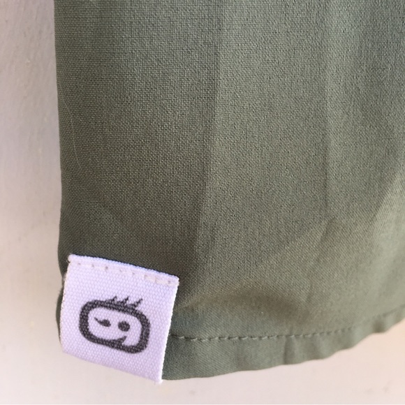 WonderWink Renew Women's Size M Modern Fit Scrub Top Olive Green Stretch Pockets - Picture 7 of 8